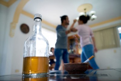 Vrijeđao i omalovažavao suprugu i kćer, zarađeno trošio za sebe i alkohol