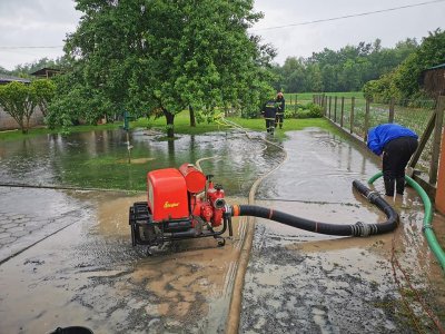FOTO: Nedjeljna kiša izazvala probleme na cestičkom području