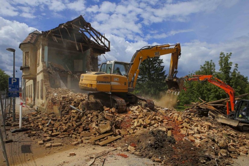 IVANEC Uklonjene ruševne zgrade u Malezovoj ulici, slijedi gradnja novih stambeno-poslovnih objekata