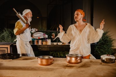 PREMIJERA Hamlet v hudom saftu - Crnohumorna komedija začinjena mirisom iz kraljevske kuhinje