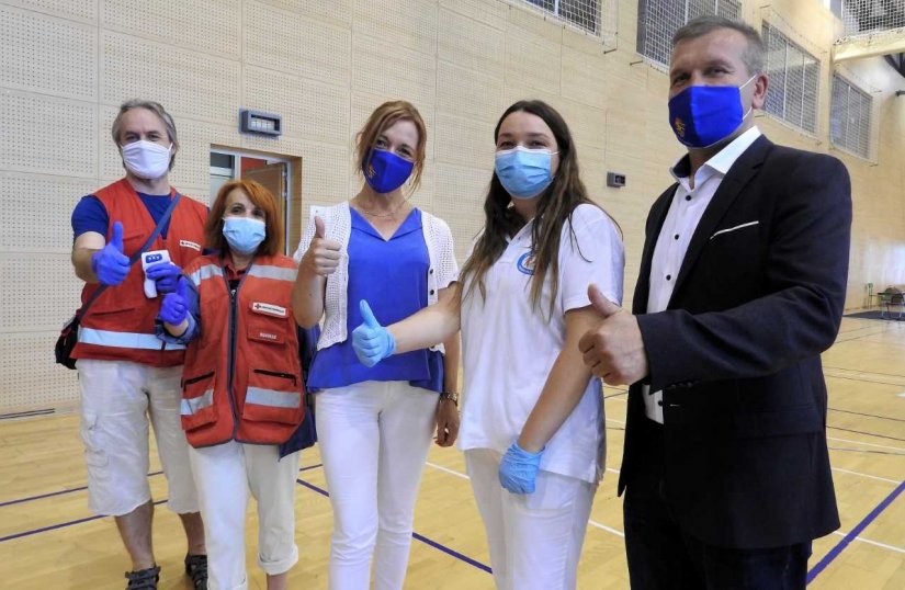 KORONA Jednom dozom cijepljeno vi&scaron;e od 50 posto stanovnika, Bruno na cijepljenje do&scaron;ao - direktno s ispita