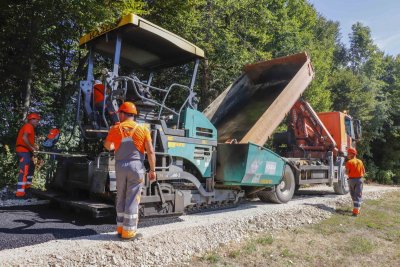 Radovi na nerazvrstanim cestama na području grada Ivanca u punom su jeku