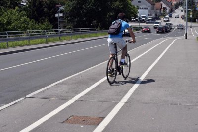 Nedisciplinirani biciklisti: ne puštaju pješake preko zebre i ne koriste reflektirajuće prsluke!