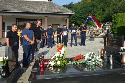 FOTO Prigodno obilježene godišnjice pogibije hrvatskih branitelja Dražena Šešeta iz Gačica i Ivice Cecelje iz Završja