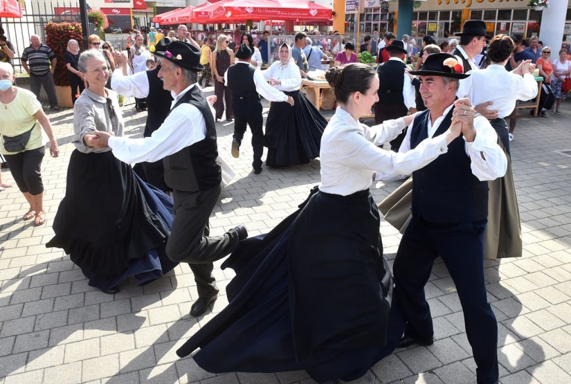 FOTO Na placu prezentirana tradicionalnu kuhinja i kultura u sklopu projekta Mura Raba Tour