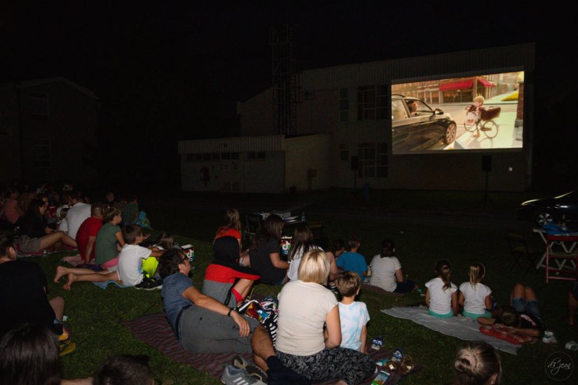 FOTO Održano Kino na otvorenom, Cestičani uživali pod zvijezdama