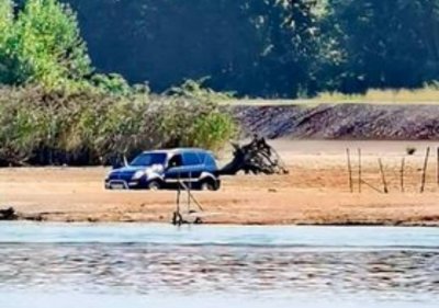 Drama na jezeru: vučna služba izvlačila automobil iz mulja, pa i oni završili u njemu!