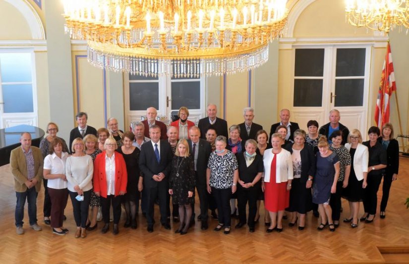 FOTO Uz Dan učitelja nagrađeni umirovljeni prosvjetari: "Hvala vam na svemu &scaron;to ste učinili za dru&scaron;tvo i djecu!"