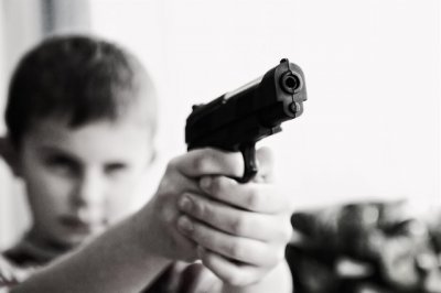 Maloljetnik objavio fotografije s vatrenim oružjem na društvenoj mreži