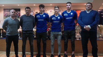 NK VARAŽDIN Predstavljena tri juniora koja su potpisala prve profesionalne ugovore s klubom
