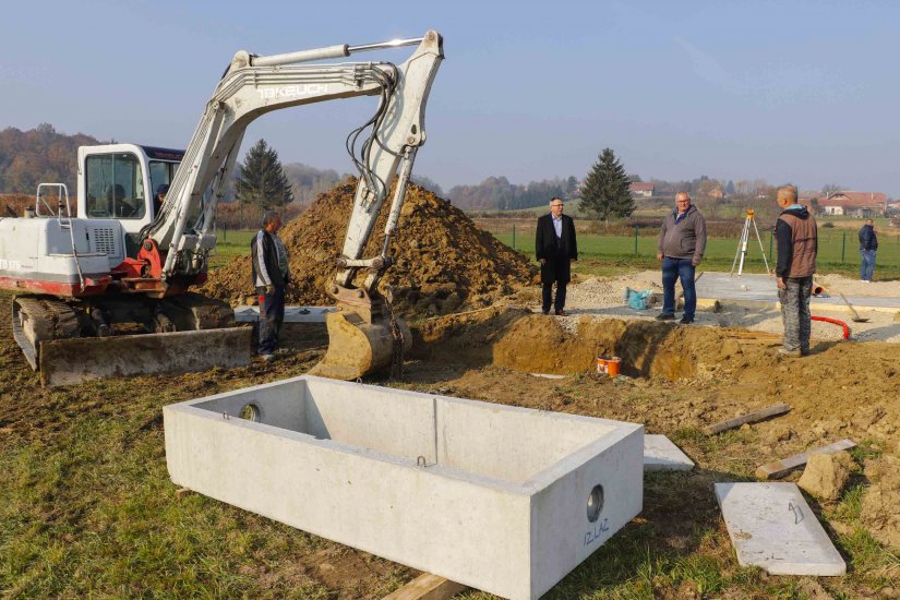 Grad Ivanec financira opsežne radove na pomoćnom nogometnom igralištu u Salinovcu