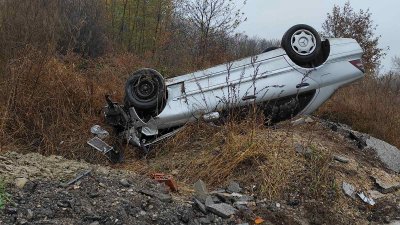 Alkohol krivac u prometnoj nesreći kod Sajmišne ulice u okretanju automobila