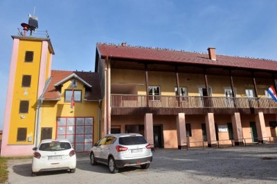 Društveni dom u Strmcu Podravskom dobio novi krov i grijanje, vatrogascima DVD Nova Ves obnovljene prostorije