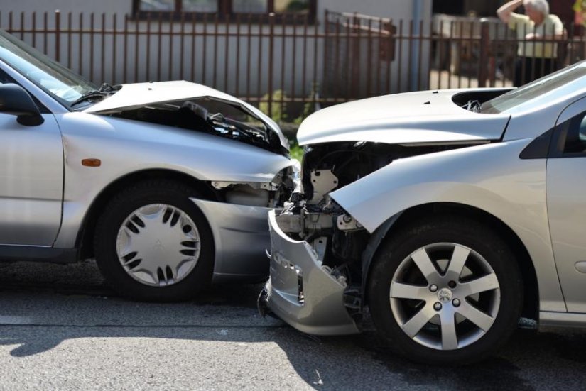 Prometna nesreća u Jerovcu, ozlijeđene dvije osobe u frontalnom sudaru automobila