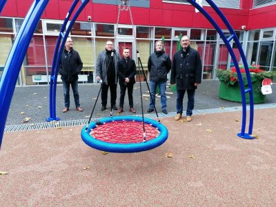 RC VARAŽDIN JUG Centru Tomislav Špoljar uručena rotirajuća ljuljačka za djecu s invalititetom