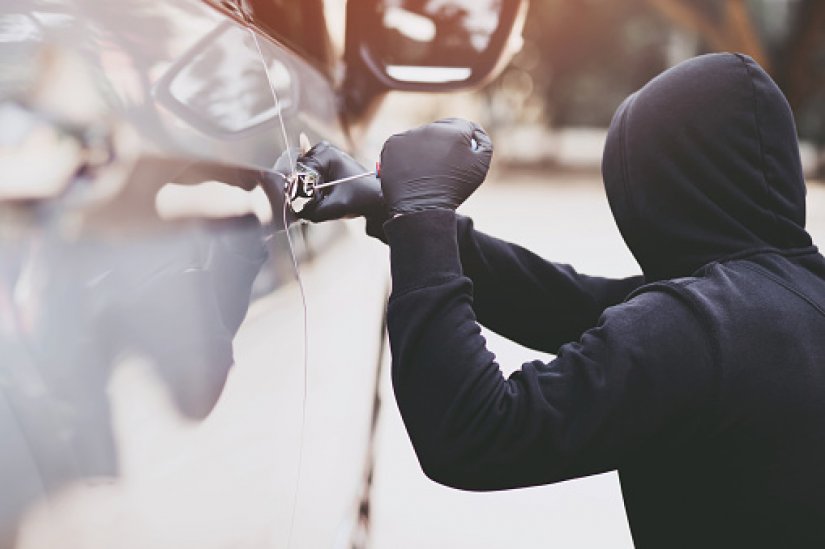 U Gornjem Vratnu ukrali mobitel iz osobnog vozila u vlasništvu 45-godišnjaka