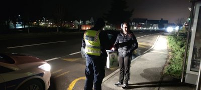 Policija provela pojačani nadzor vozila i vozača u prometu i paketom darivala Emilija Višnjić iz Donjeg Kućana