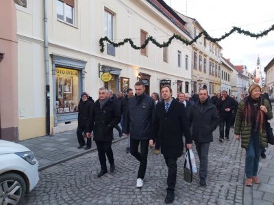 FOTO Čelnik Domovinskog pokreta Penava na Adventu u Varaždinu: &quot;Hvala što ste branili naš Vukovar&quot;