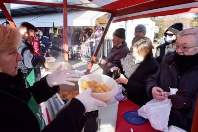 300 porcija sarme planulo na placu po simboličnoj cijeni od 10 kuna