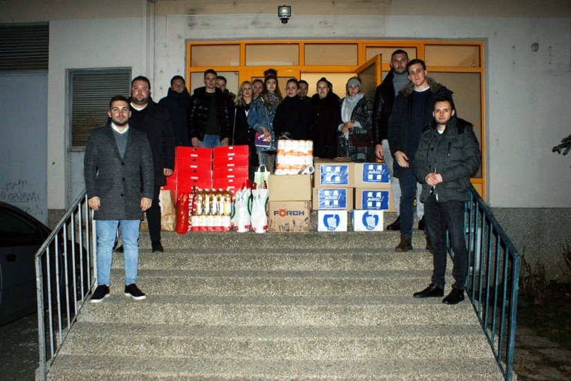 Mladež HDZ-a donirala hranu i higijenske potrepštine Socijalnoj samoposluzi “Kruh sv. Antuna”