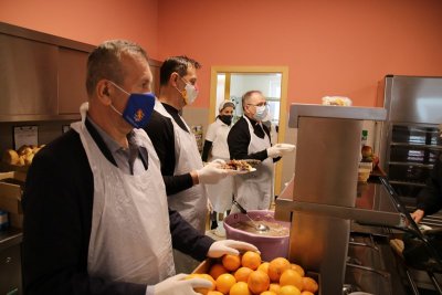 Varaždinski biskup na badnjak tradicionalno u posjeti Caritasovoj pučkoj kuhinji