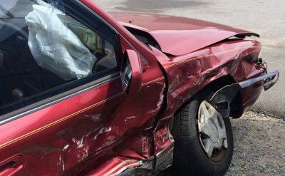 Vožnja automobilom mlade 19-godišnjakinje završila slijetanjem u cestovni jarak