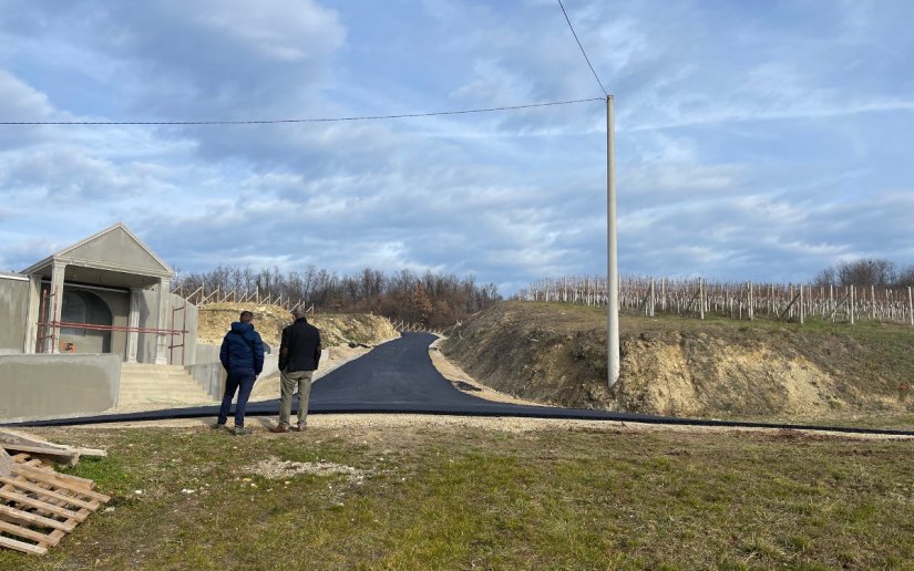 BREZNIČKI HUM Nova dionica ceste u Radešiću poticaj razvitku ruralnog turizma i poljoprivrede