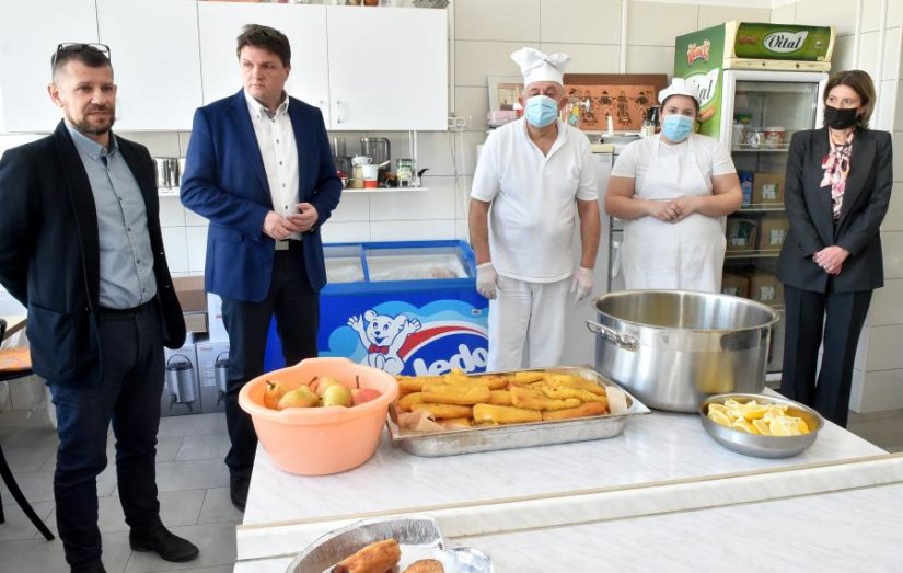 Do kraja ove &scaron;kolske godine cijena užine ostaje pet kuna, od jeseni u sve &scaron;kole - "Čarobna osmica"