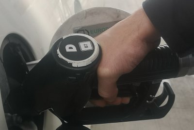 Vlada će spustiti cijenu goriva za 50 lipa po litri