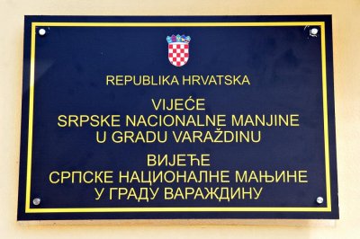 Policija pronašla mladiće koji su ukrali zastavu sa zgrade Vijeća srpske nacionalne manjine
