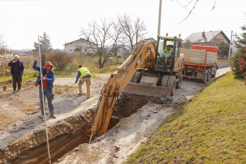 AGLOMERACIJA IVANEC Širom gradskog područja radovi na iskopima i polaganju kanalizacijskih kolektora