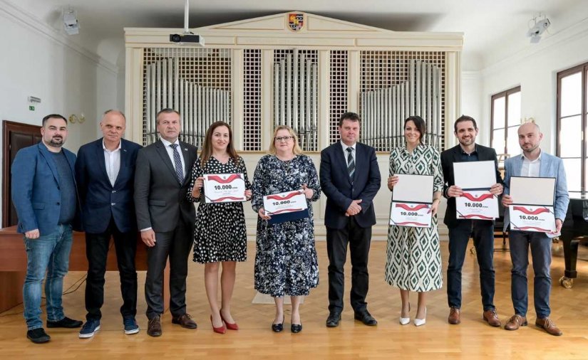 U jedinstvenoj bro&scaron;uri "Građanski odgoj i obrazovanje u praksi&ldquo; predstavljeni projekti 47 &scaron;kola u Varaždinskoj županiji