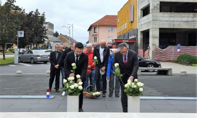 Grad Ivanec: Bijele ruže na spomen obilježje poginulim ivanečkim braniteljima