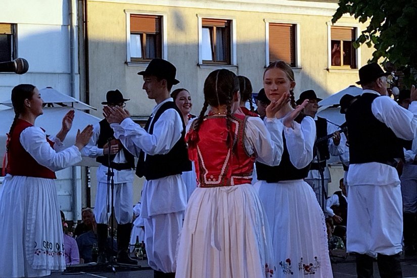 FOTO Folklora&scaron;i iz raznih dijelova Hrvatske okupirali Varaždinske Toplice na 3. Topličkoj folklorijadi