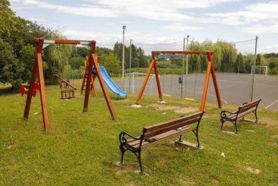 NOVE SPRAVE I ZAŠTITNA OGRADA Grad Ivanec obnovio dječja igrališta