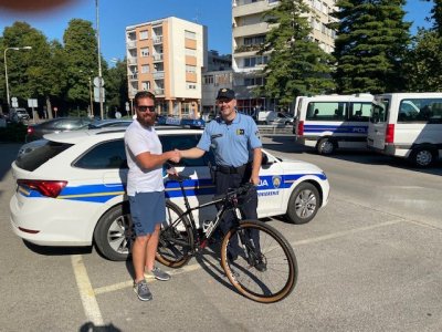 Policija pronašla krivca za ukraden bicikl i vratila bicikl vlasniku