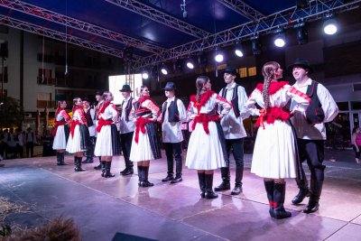 FOTO Varaždinski folklorni ansambl u Županji s koreografijom &quot;Nejdi brate u soldate&quot;