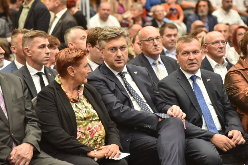 VIDEO Svečana sjednica Županijske skupštine na koju je došao i Plenković