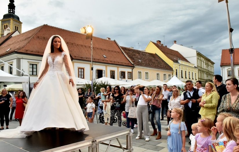FOTO U sklopu Dana vjenčanja održana modna revija &quot;Varaždin fashion night&quot;