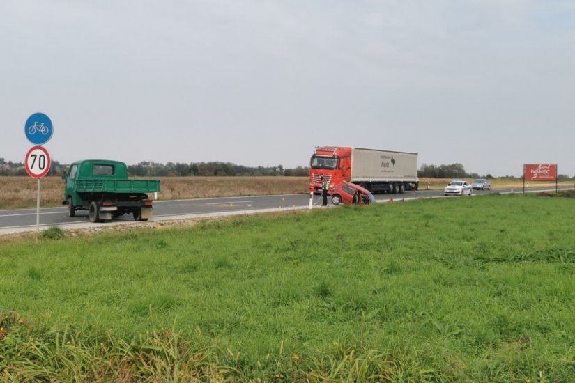 FOTO Prometna nesreća automobila i kamiona u Kaniži kod Ivanca