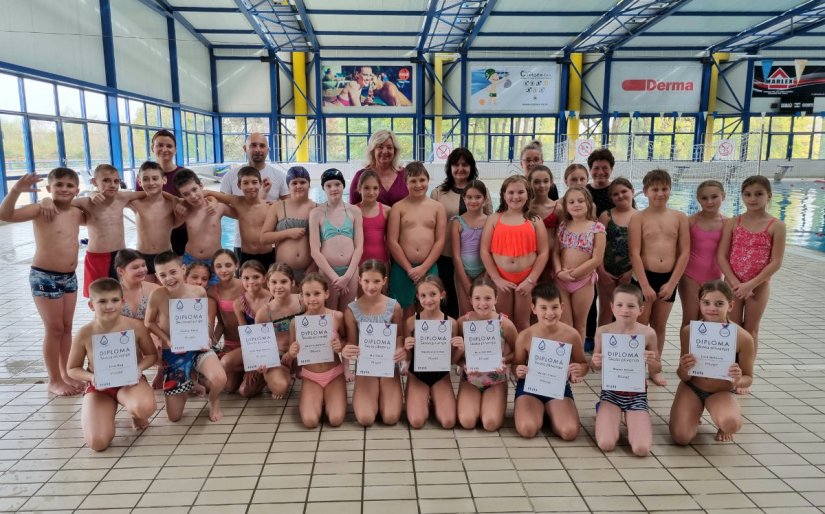 Podijeljene diplome malim polaznicima škole plivanje iz općine Trnovec