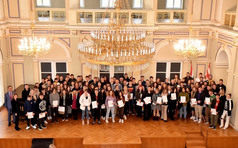 FOTO Grad Varaždin ove godine stipendira ukupno 658 studenata i učenika