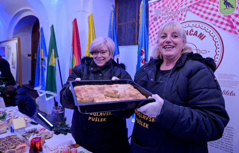 FOTO Kolači na božićnom sajmu oživljavaju tradiciju i vraćaju u bakinu kuhinju