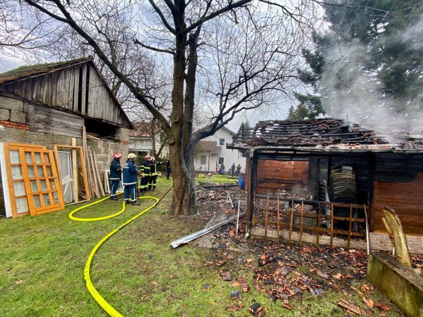 FOTO Požar drvene vrtne kućice u Donjem Kućanu
