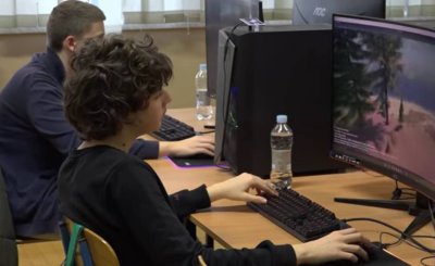 Osmaši tijekom praznika na radionicama u Elektrostrojarskoj školi učili kako se rade računalne igre