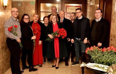 FOTO SDP Varaždinske županije tradicionalno počastio članice predstavom u HNK-u