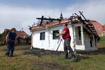 FOTO Započeli radovi na tradicijskoj kući u Varaždinskim Toplicama koju je ovog mjeseca zahvatio katastrofalan požar