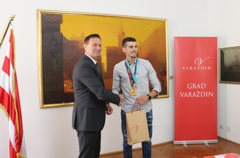 Varaždinski gradonačelnik Neven Bosilj čestitao Enesu Gariboviću