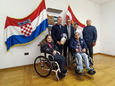 Članovi Društva distrofičara čestitali Uskrs županu Anđelku Stričaku