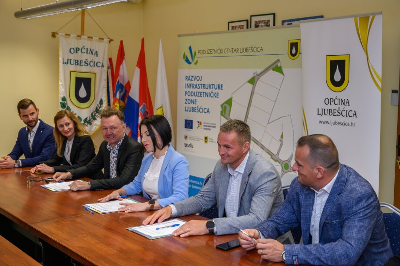 FOTO Potpis ugovora s investitorima u Poduzetničkoj zoni Ljubešćica
